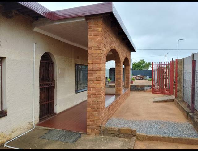 BUSINESS PROPERTY TO RENT IN MABOPANE UNIT B
